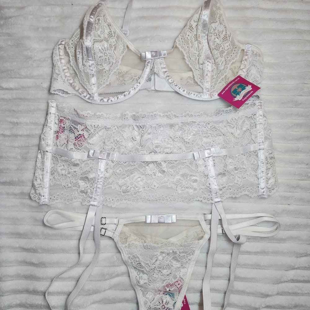 NWT Elegant Lace Lingerie Set in White/Cream